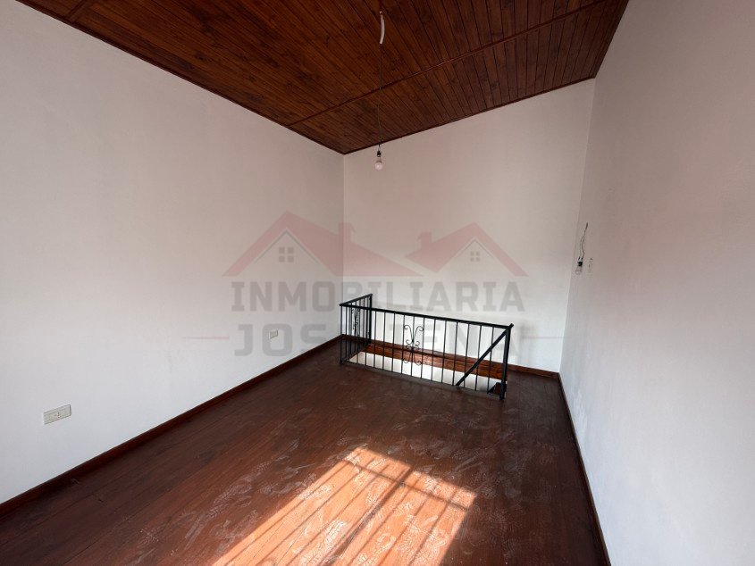 Departamento 1 dorm. A una cuadra del Centro de la Ciudad! - Calle Tomas Guido e/ Soloeta y Saavedra.